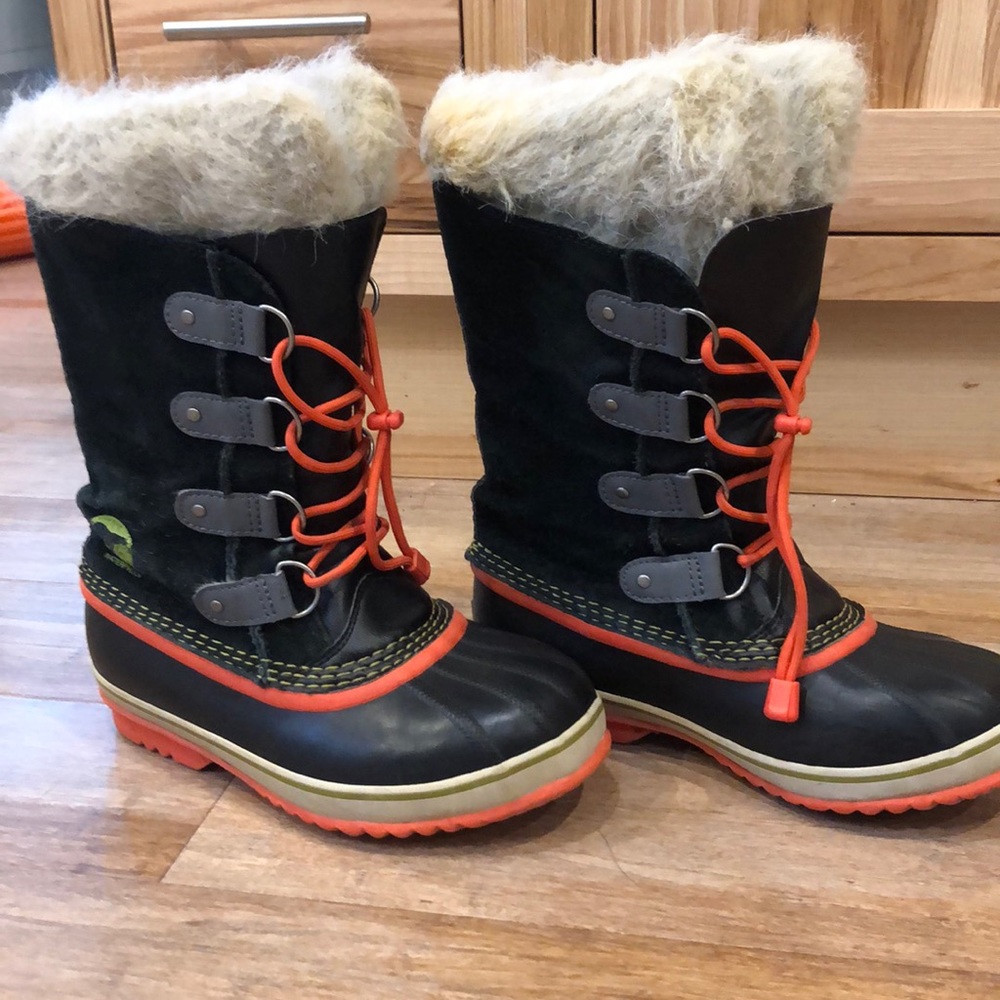 Sorel winter boots size 6 euro 37 youth 5